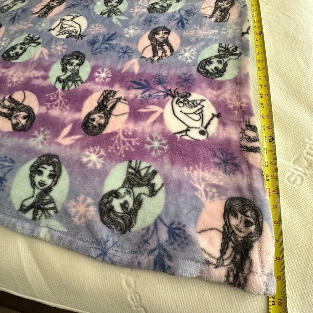 Disney Frozen Plush Throw - Frozen Plush Throw 56x70 BIG Blanket  Purple & Pink - Picture 4 of 6